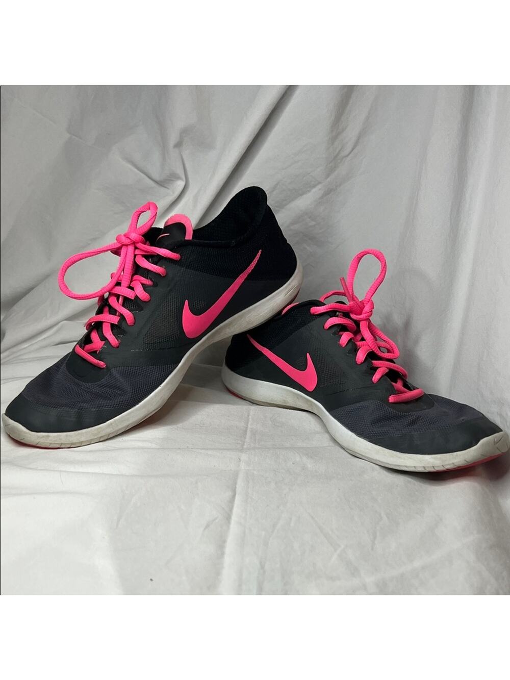 Nike Women's Black and Pink Trainer Shoes Size 9.5